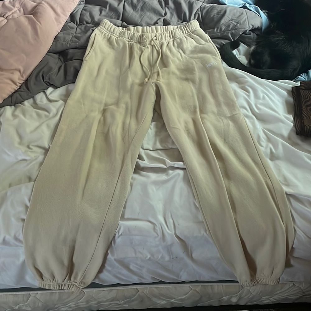 Levi’s sweatpants yellow/beige size small